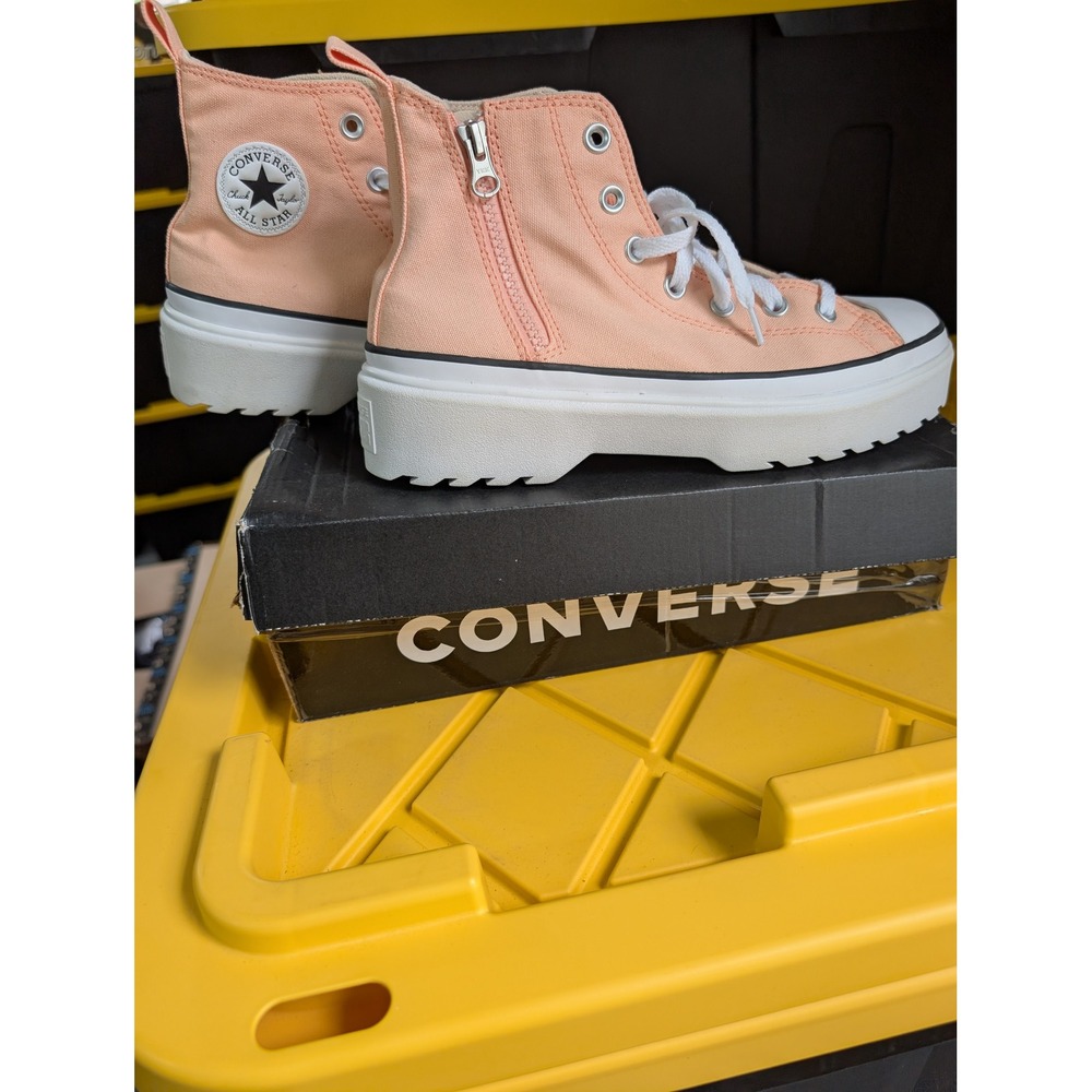 Converse CTAS Lugged Lift Coral Pink Platform Sneakers Size 7Y/Women's 8.5